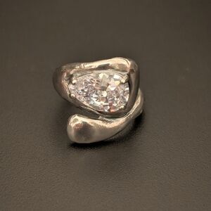 Elegant Silver 925 Ring with Crystal Accent. Size 7